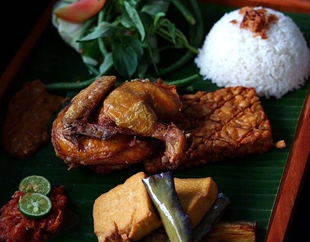 AYAM LALAPAN